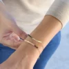 kf-S5db31cf4fafe4493bf5c2135bdefddd6S-Bracelet-Double-Nom-Grav-Personnalis-pour-Femme-Bijoux-R-glables-en-Acier-Inoxydable-Cadeau-Personnalis-du